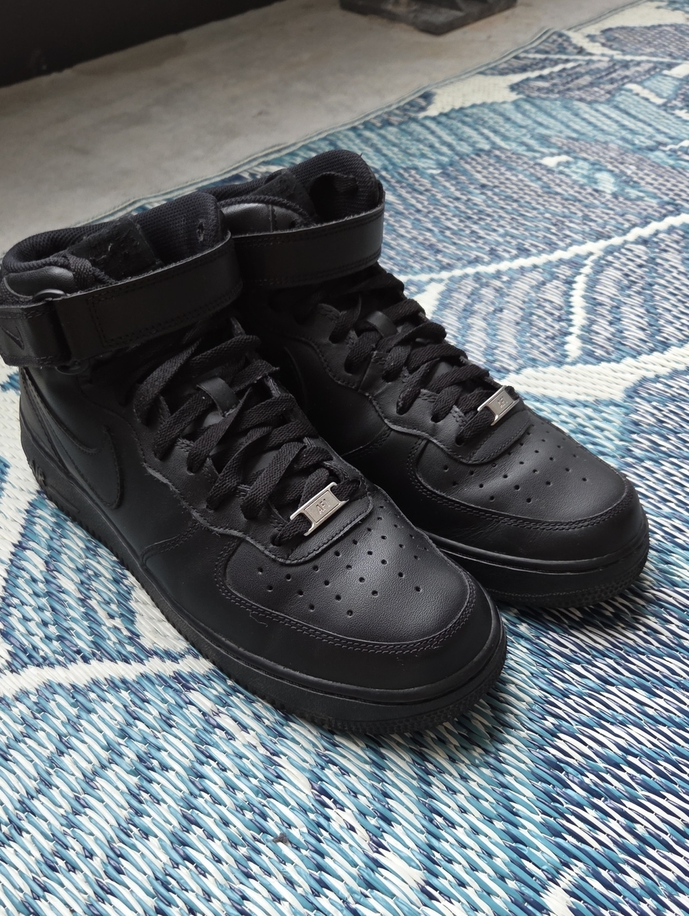 Nike Men’s High-Top Sneakers - Black